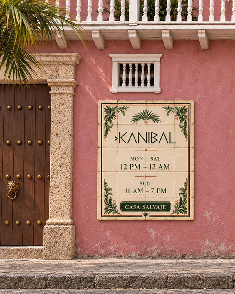 Letrero de azulejos de Kanibal junto a la puerta