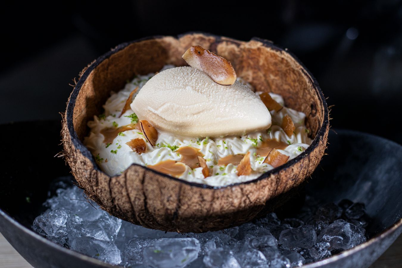 Coco tres leches sobre hielo